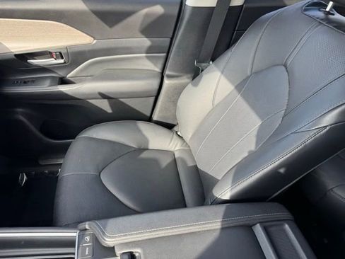 Used 2024 Toyota Grand Highlander AWD image 25
