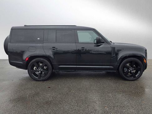 Used 2024 Land Rover Defender 130 X-Dynamic SE image 2