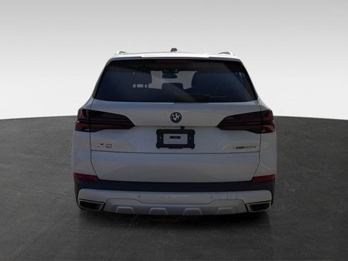 Used 2024 BMW X5 xDrive50e image 5