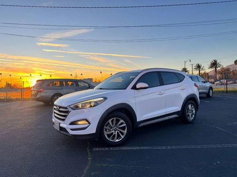 Used 2018 Hyundai Tucson SEL Plus image 2