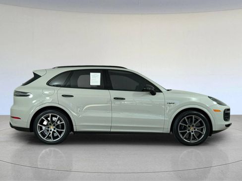 Certified 2023 Porsche Cayenne Turbo S AWD/4WD image 9