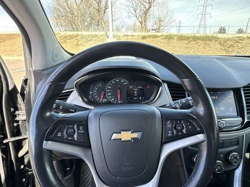 Used 2020 Chevrolet Trax LT w/ LT Convenience Package image 13