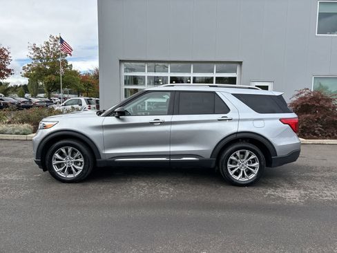 Used 2023 Ford Explorer Limited image 2