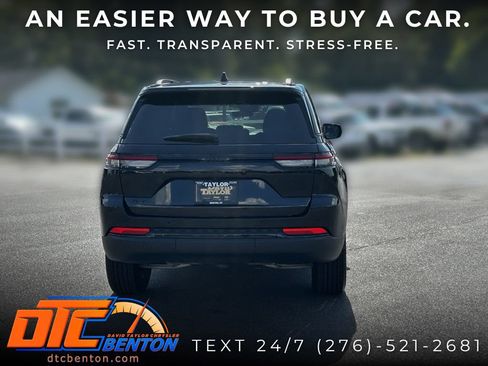 Used 2025 Jeep Grand Cherokee Altitude AWD/4WD image 6