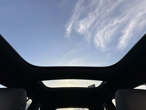 Used 2025 Mercedes-Benz GLB 250 4MATIC image 18