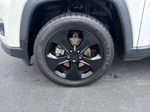Used 2018 Jeep Compass Latitude w/ Popular Equipment Group AWD/4WD image 9