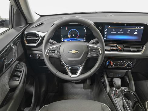 Used 2024 Chevrolet TrailBlazer LT w/ LT Cold Weather Package FWD image 16