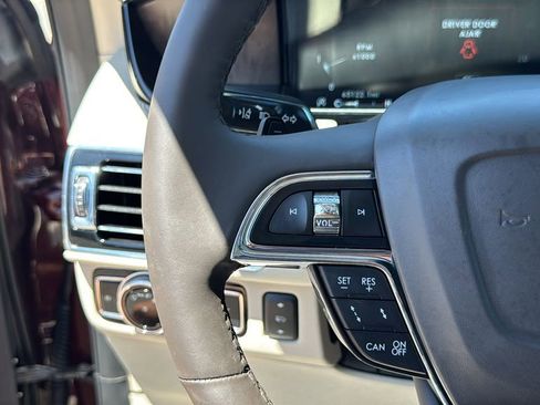 Used 2020 Lincoln Navigator Reserve w/ Luxury Package AWD/4WD image 11