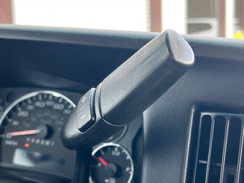 Used 2015 Chevrolet Express 4500 RWD image 24