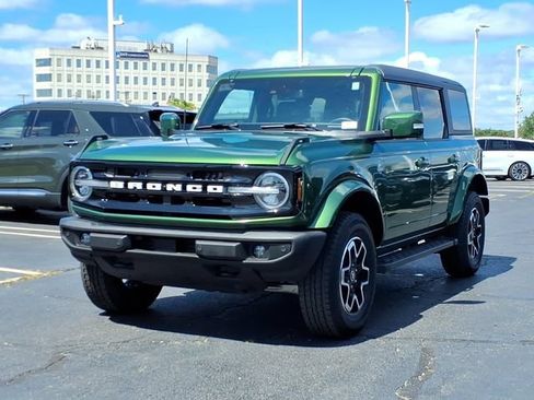 Used 2023 Ford Bronco Outer Banks AWD/4WD image 3