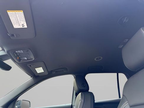 Used 2023 Chevrolet Traverse LT w/ Rear Camera Mirror Package AWD/4WD image 28