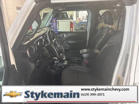 Used 2021 Jeep Gladiator Sport image 14