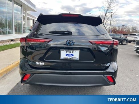 Used 2024 Toyota Highlander XLE image 7
