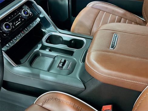 Used 2024 GMC Sierra 2500 Denali Ultimate image 17