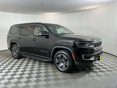 Used 2022 Jeep Wagoneer Series III w/ Rear Seat Entertainment Group AWD/4WD image 3