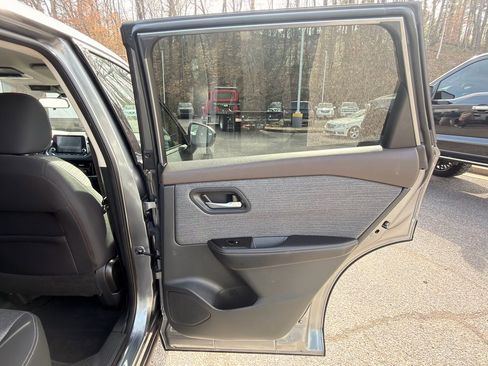 Used 2021 Nissan Rogue SV image 23