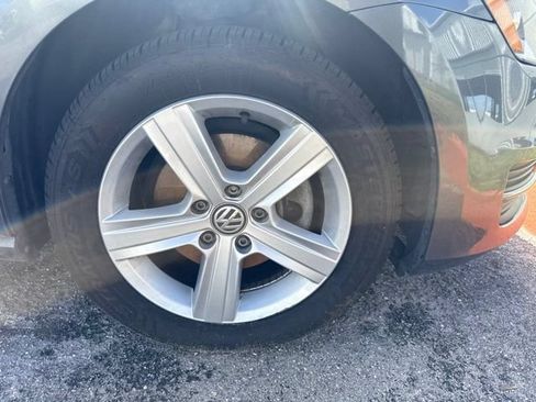 Used 2017 Volkswagen Golf Wolfsburg Edition FWD image 9