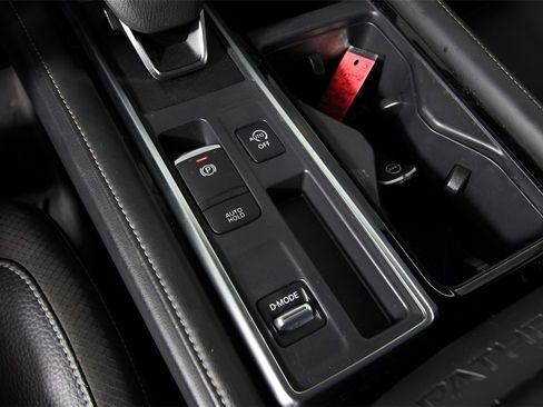 Used 2024 Nissan Pathfinder SL image 29