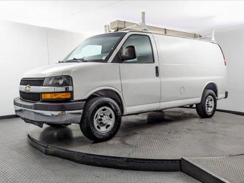Used 2015 Chevrolet Express 3500 RWD image 2