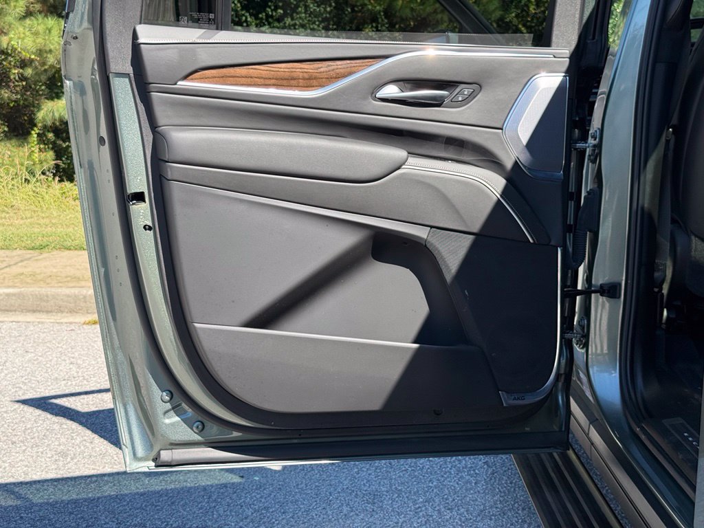 Used 2023 Cadillac Escalade ESV Sport Platinum w/ Heavy-Duty Trailer Package AWD/4WD image 26