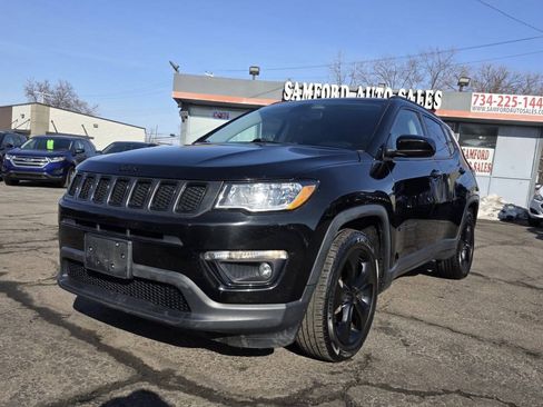 Used 2019 Jeep Compass Latitude FWD image 1