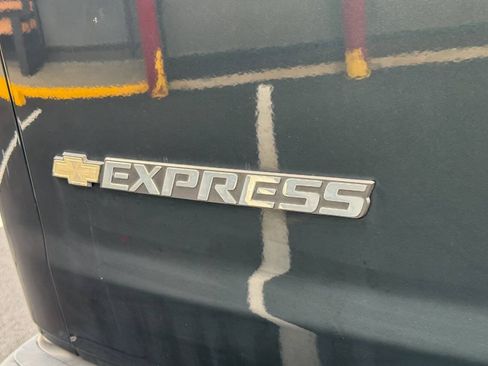Used 2017 Chevrolet Express 3500 LS RWD image 18