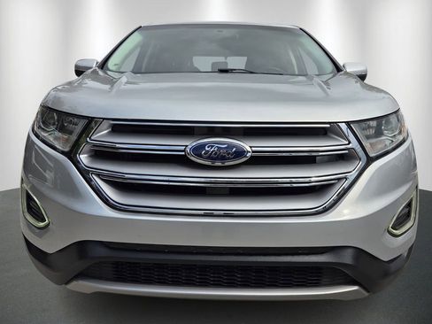 Used 2018 Ford Edge Titanium w/ Technology Package FWD image 2