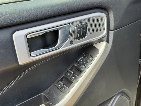 Used 2021 Ford Explorer Limited image 11