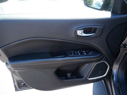 Used 2020 Jeep Compass Latitude AWD/4WD image 11