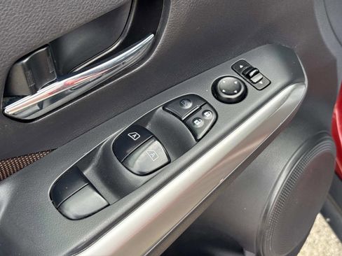 Used 2018 Nissan Kicks SR image 25