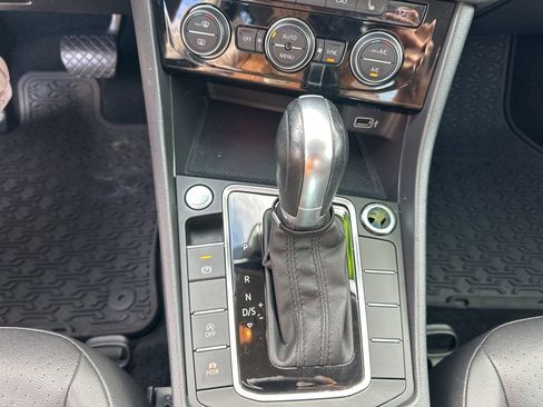 Used 2019 Volkswagen Jetta SEL w/ Cold Weather Package image 20