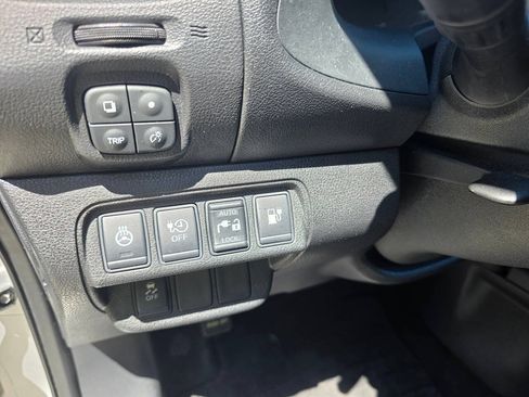 Used 2015 Nissan Leaf SL w/ Premium Package FWD image 16