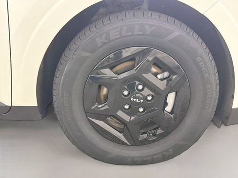 Used 2025 Kia Carnival FWD image 39