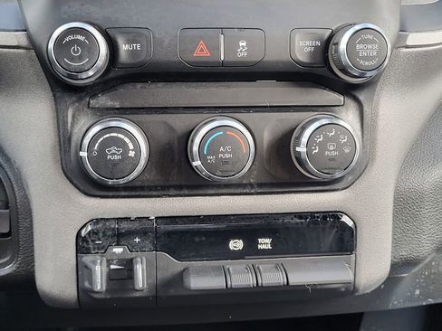 Used 2024 RAM 2500 Tradesman w/ Chrome Appearance Group image 23