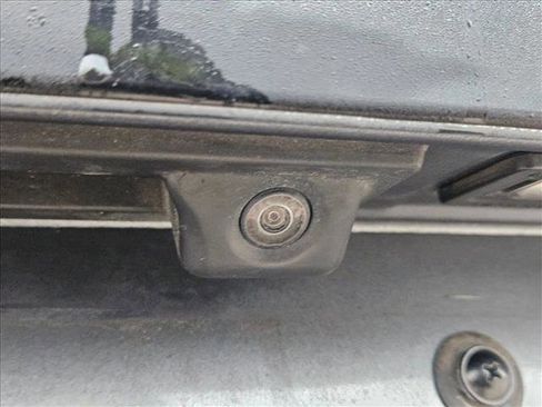 Used 2022 Volkswagen Atlas Cross Sport SE image 18