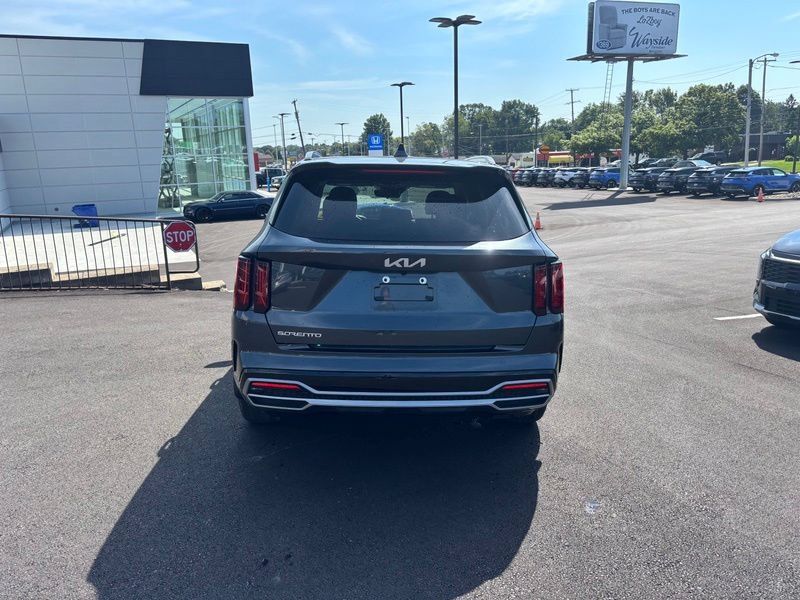 Certified 2023 Kia Sorento S w/ Panoramic Sunroof Package FWD image 7