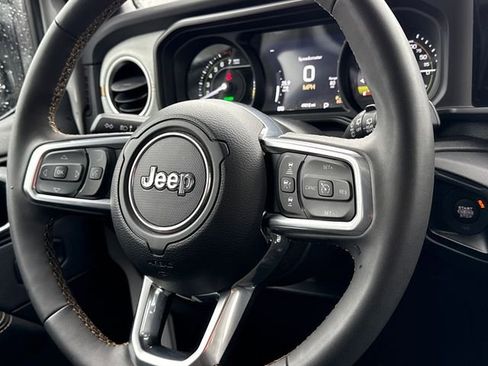 Used 2024 Jeep Wrangler Unlimited Sahara image 17