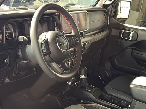 Used 2024 Jeep Wrangler Unlimited Rubicon w/ Technology Group image 27