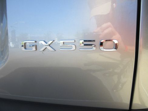 Used 2026 Lexus GX 550 image 8