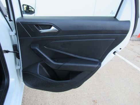 Used 2020 Volkswagen Jetta SE w/ SE Cold Weather Package image 19