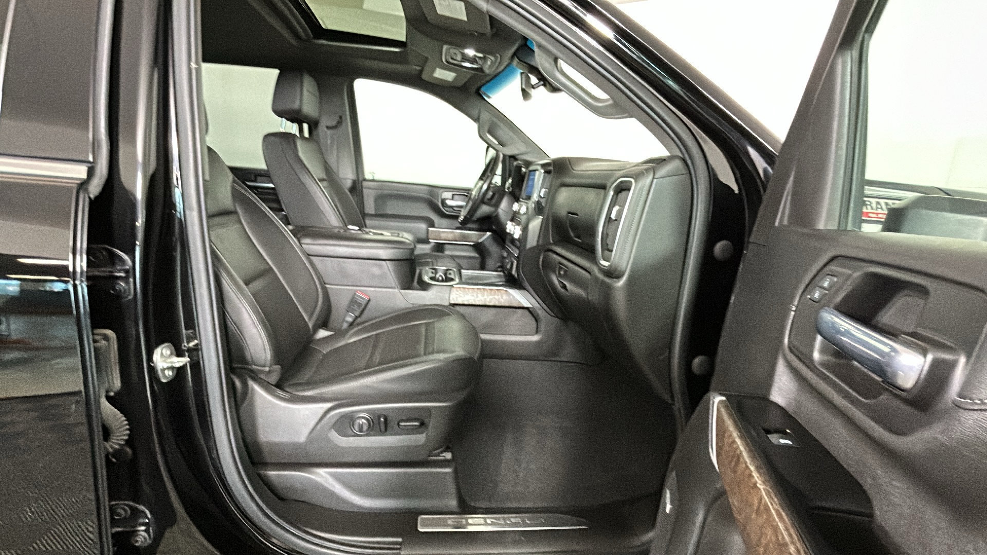 Used 2022 GMC Sierra 2500 Denali AWD/4WD image 37