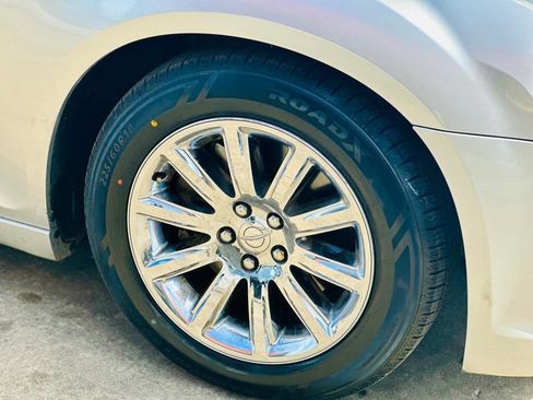 Used 2012 Chrysler 300 C RWD image 5