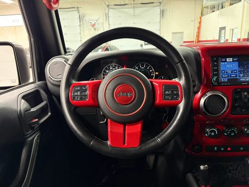 Used 2015 Jeep Wrangler Unlimited Sahara w/ Connectivity Group image 32