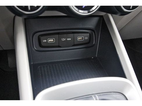 Certified 2022 Hyundai Venue Limited FWD image 29