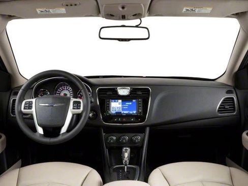Used 2013 Chrysler 200 LX FWD image 5