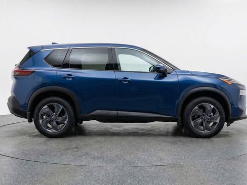 Used 2025 Nissan Rogue SV image 11