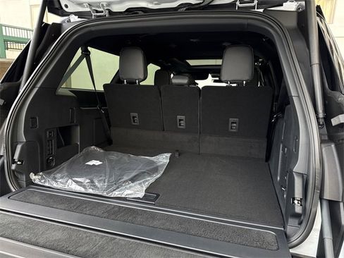 New 2026 Lincoln Navigator L Reserve w/ Jet Appearance Package image 14