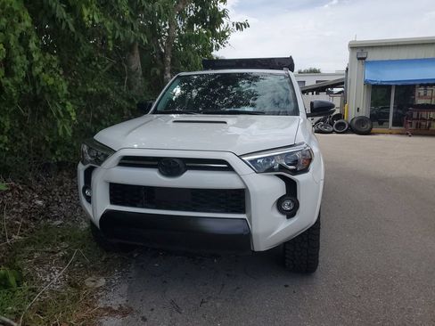 Used 2021 Toyota 4Runner Venture w/ Moonroof Package AWD/4WD image 2