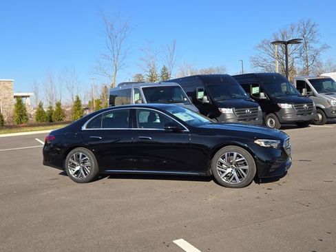 New 2026 Mercedes-Benz E 350 4MATIC Sedan image 2