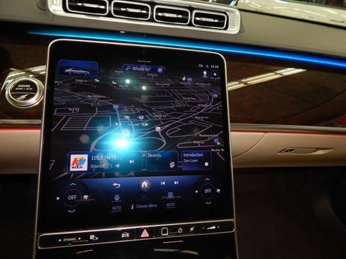 Used 2023 Mercedes-Benz S 500 4MATIC w/ Warmth & Comfort Package image 31